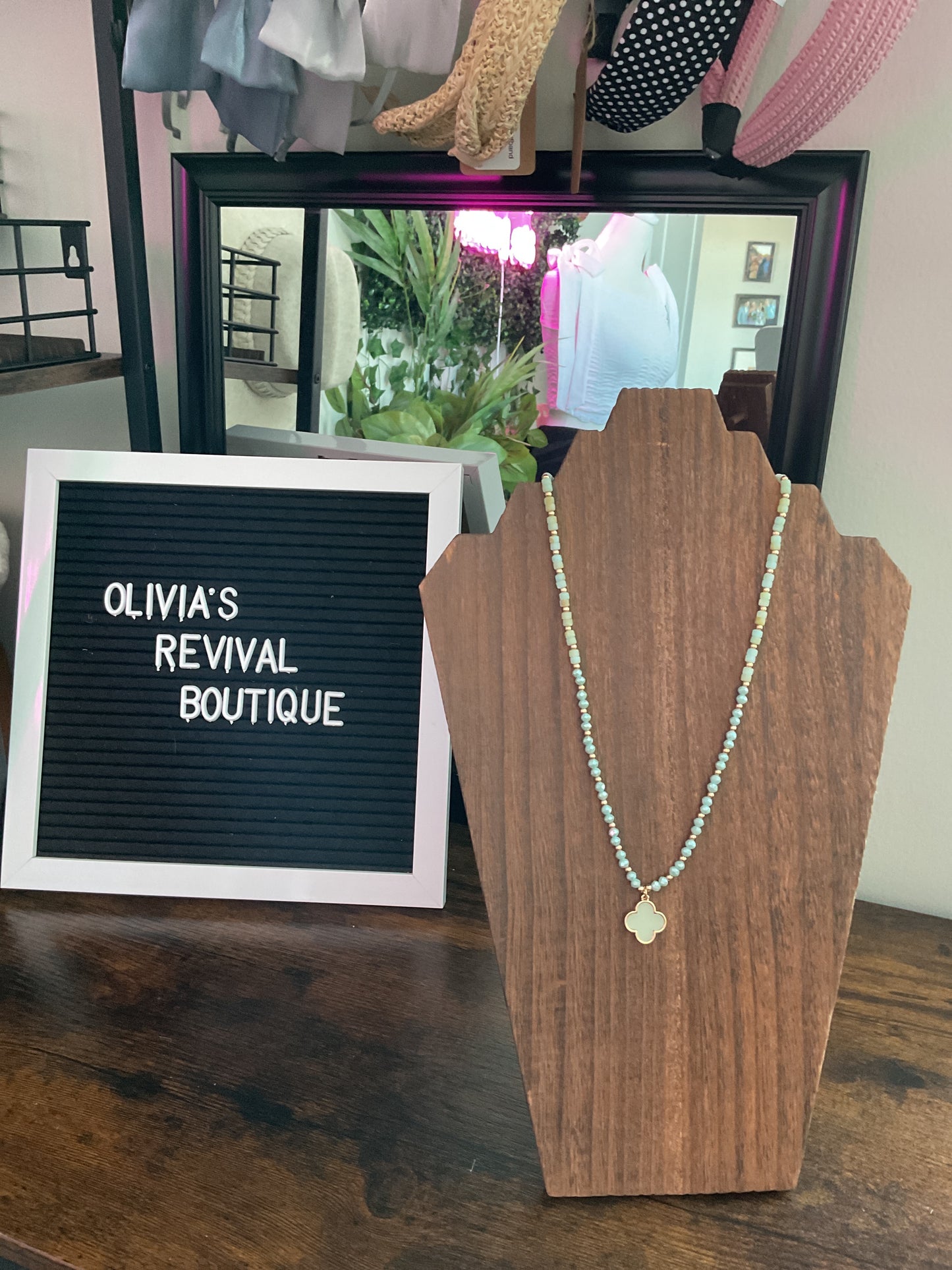 Stone Clover Necklace