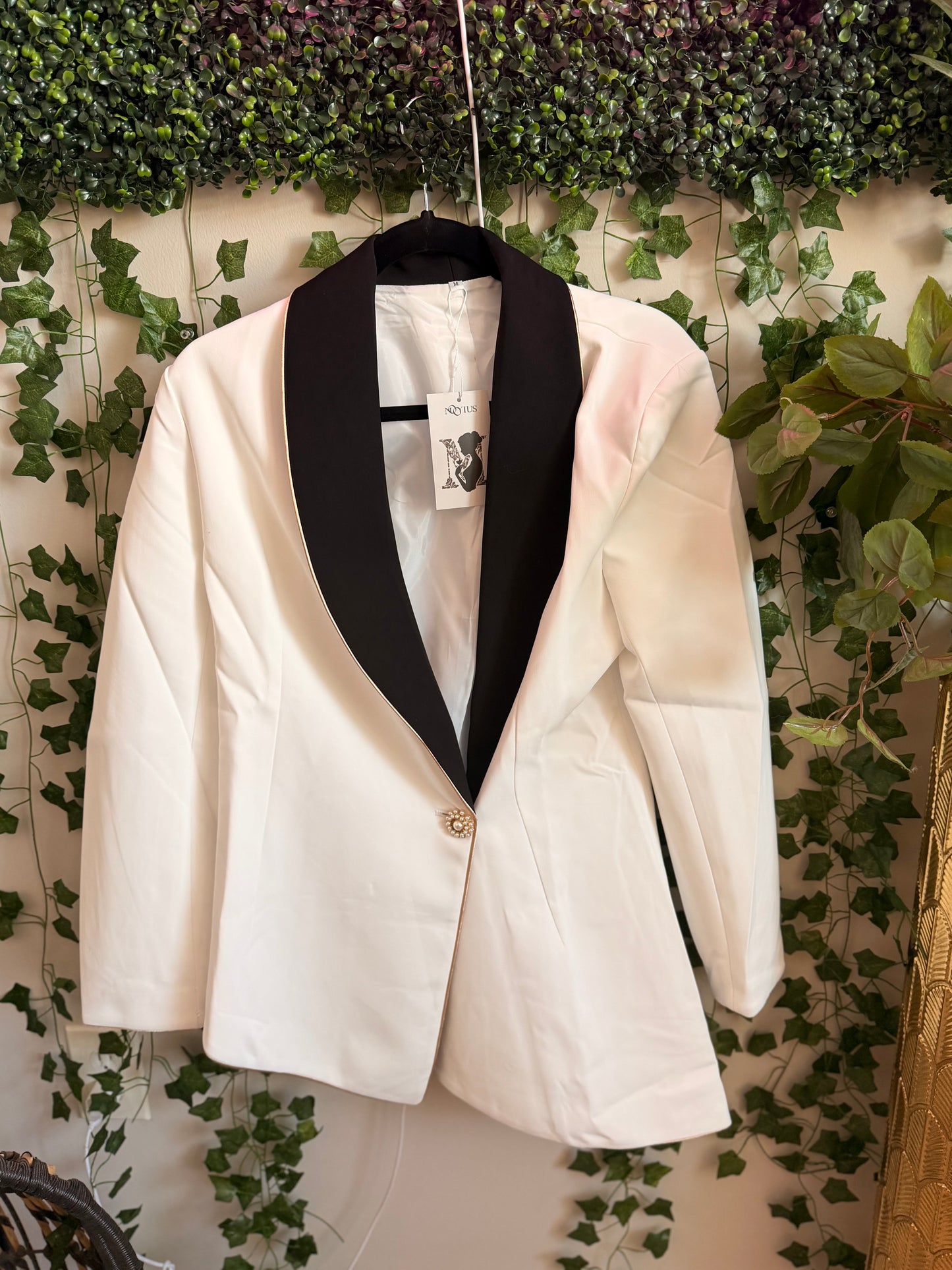 Nooyius White Jacket and Black Lapel GW