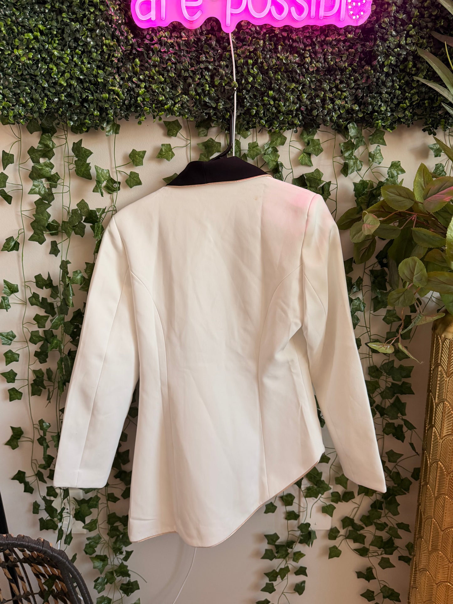 Nooyius White Jacket and Black Lapel GW