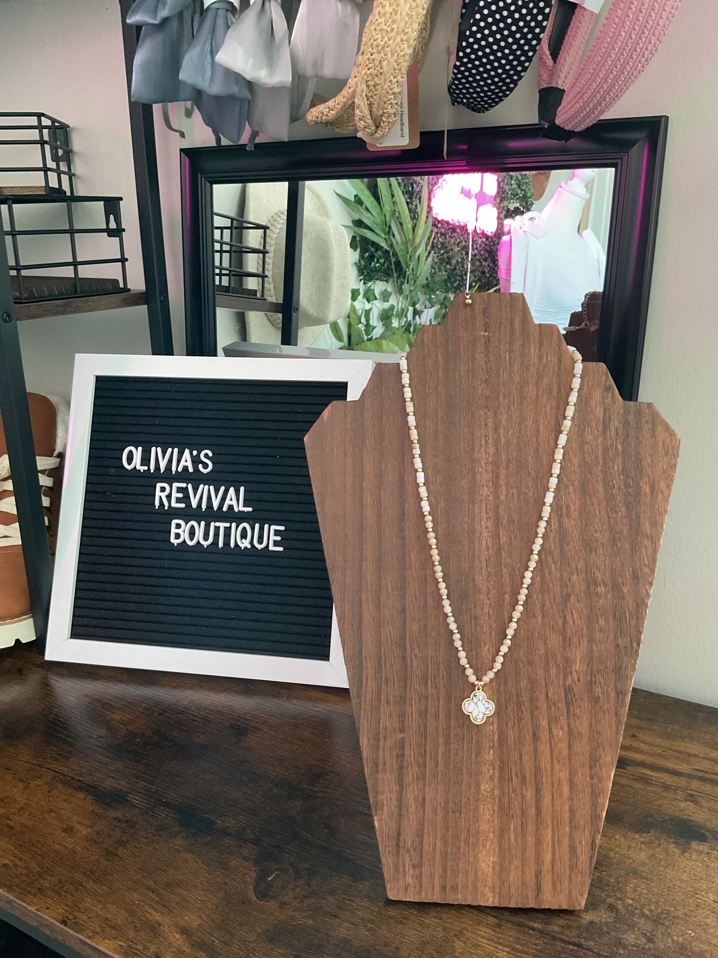 Stone Clover Necklace