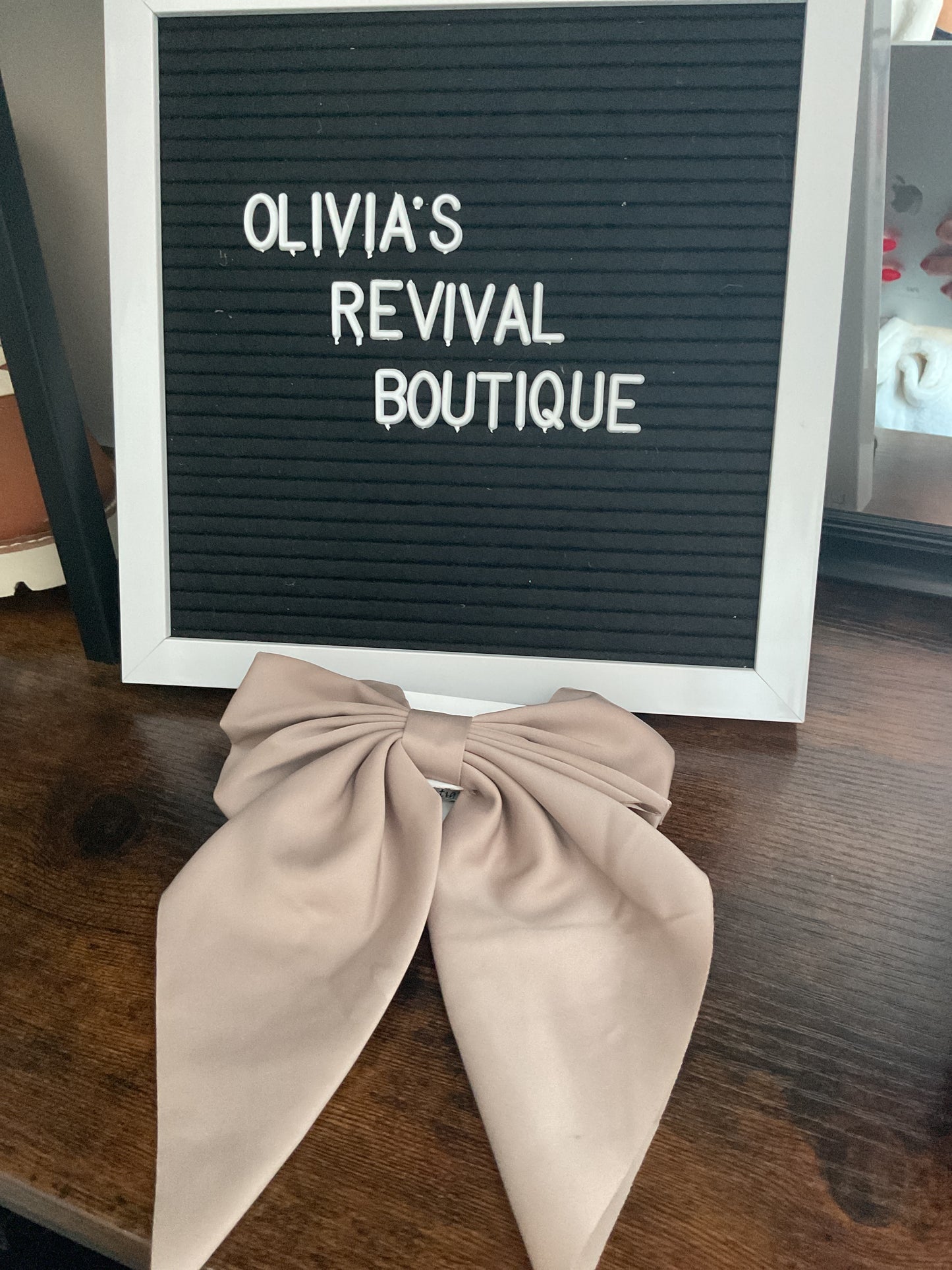 Elizabeth Stain Bow (Tan)